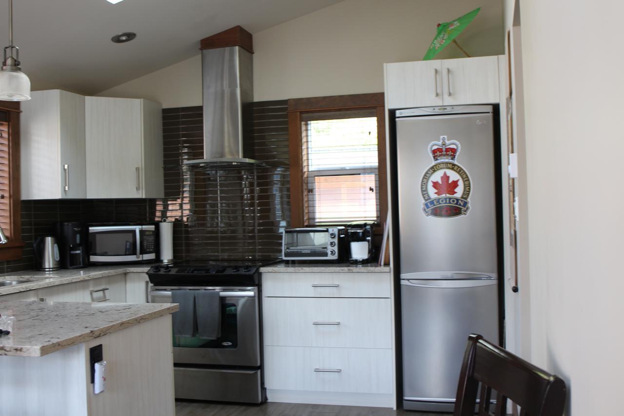 Tilby'S Rainbow Cottage Port Renfrew Exterior photo